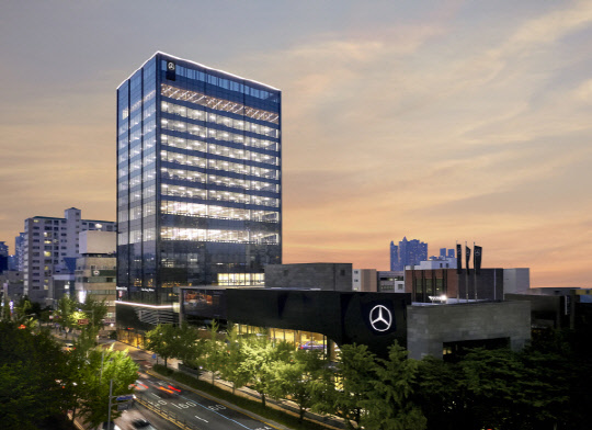 메르세데스-벤츠 전시장 전경. <메르세데스-벤츠코리아 제공>